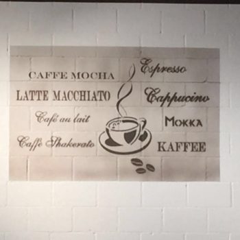 Wandelement im Kaffeefachgeschäft